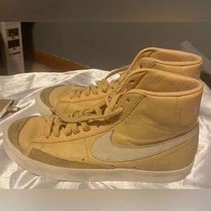 Nike Blazers- 10